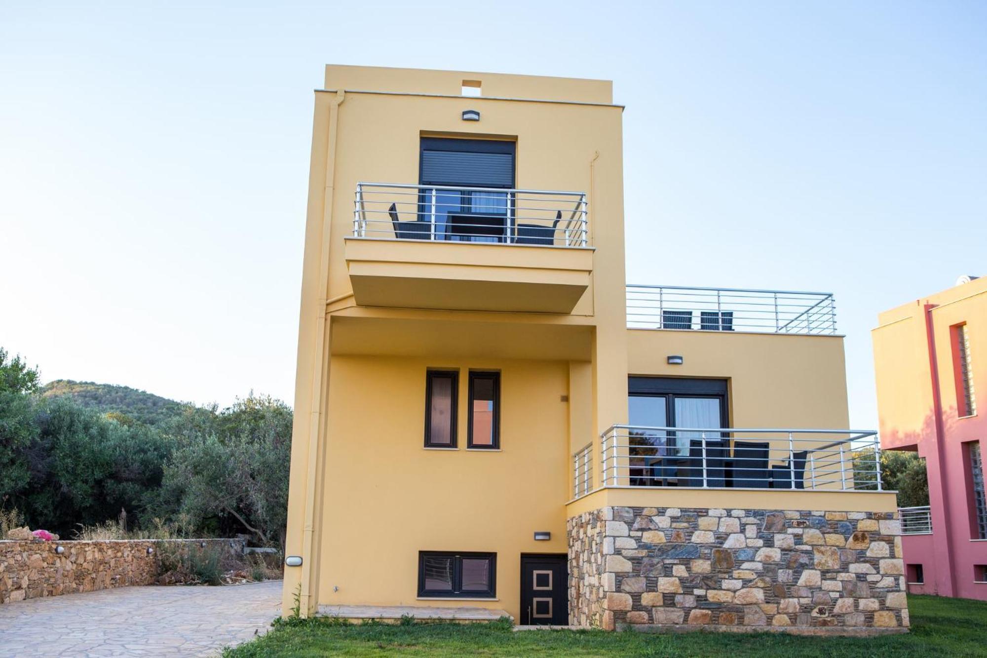 Blue Waves Luxury Suites By The Sea Plomári Kültér fotó