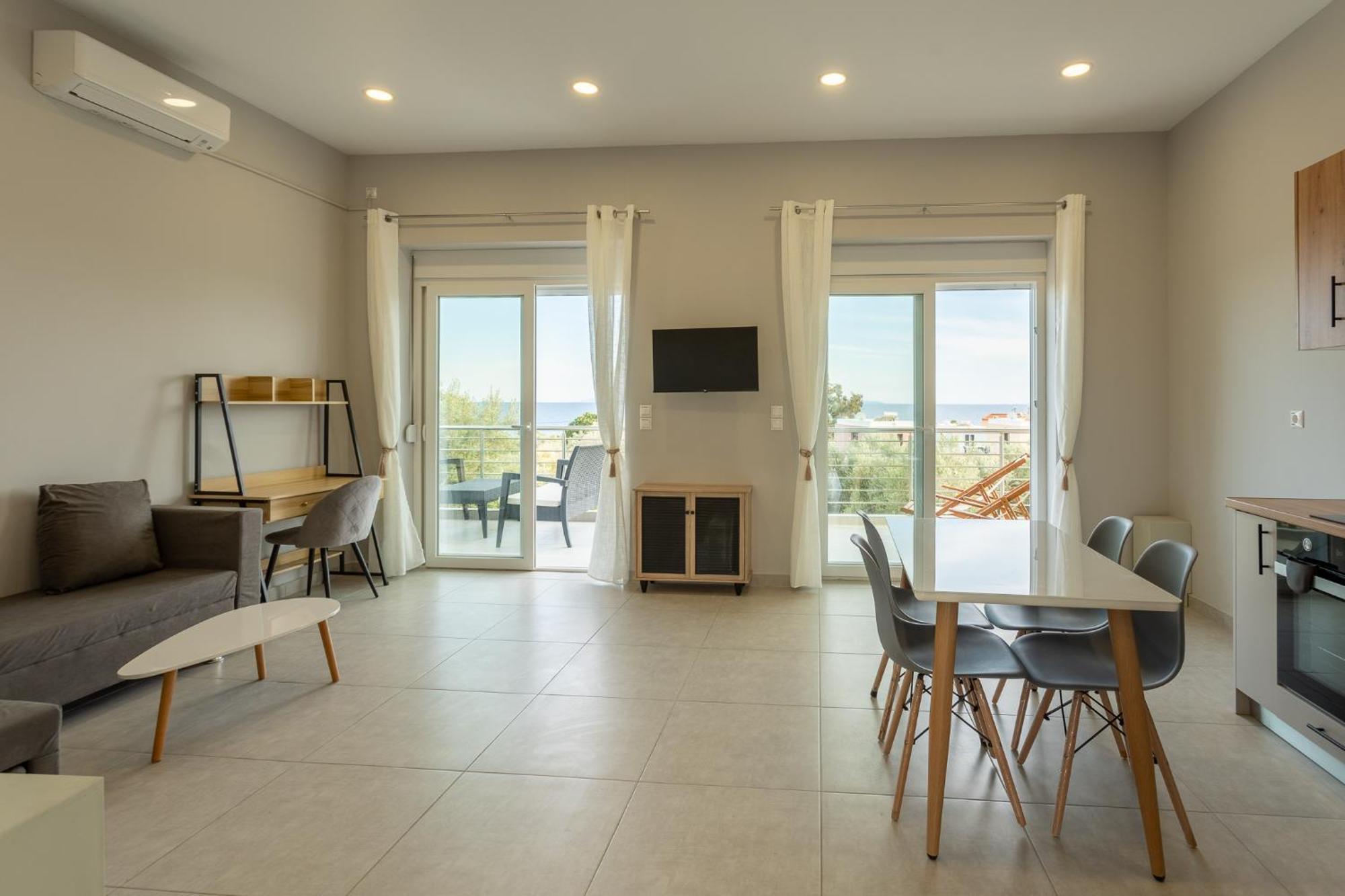 Blue Waves Luxury Suites By The Sea Plomári Kültér fotó