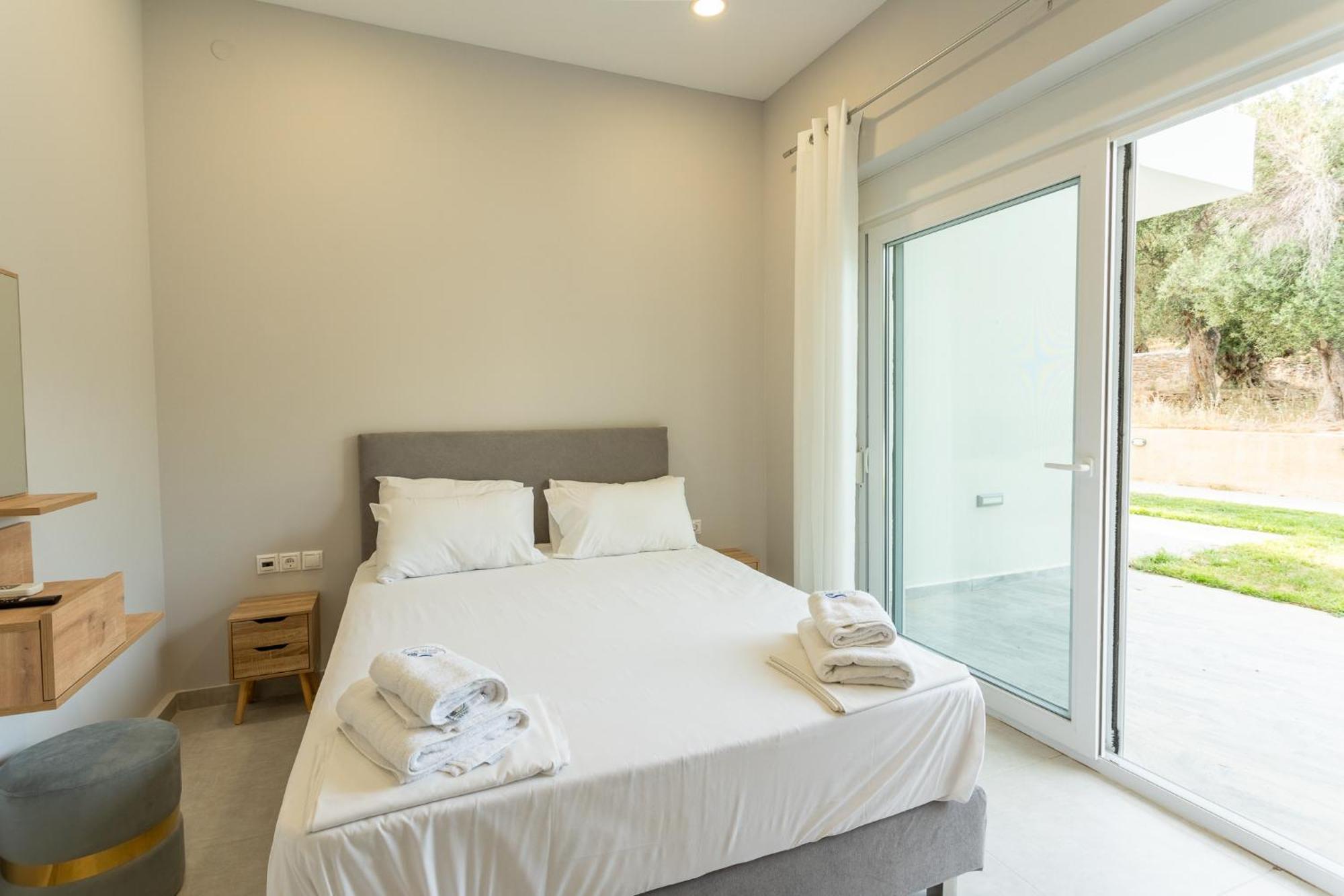 Blue Waves Luxury Suites By The Sea Plomári Kültér fotó