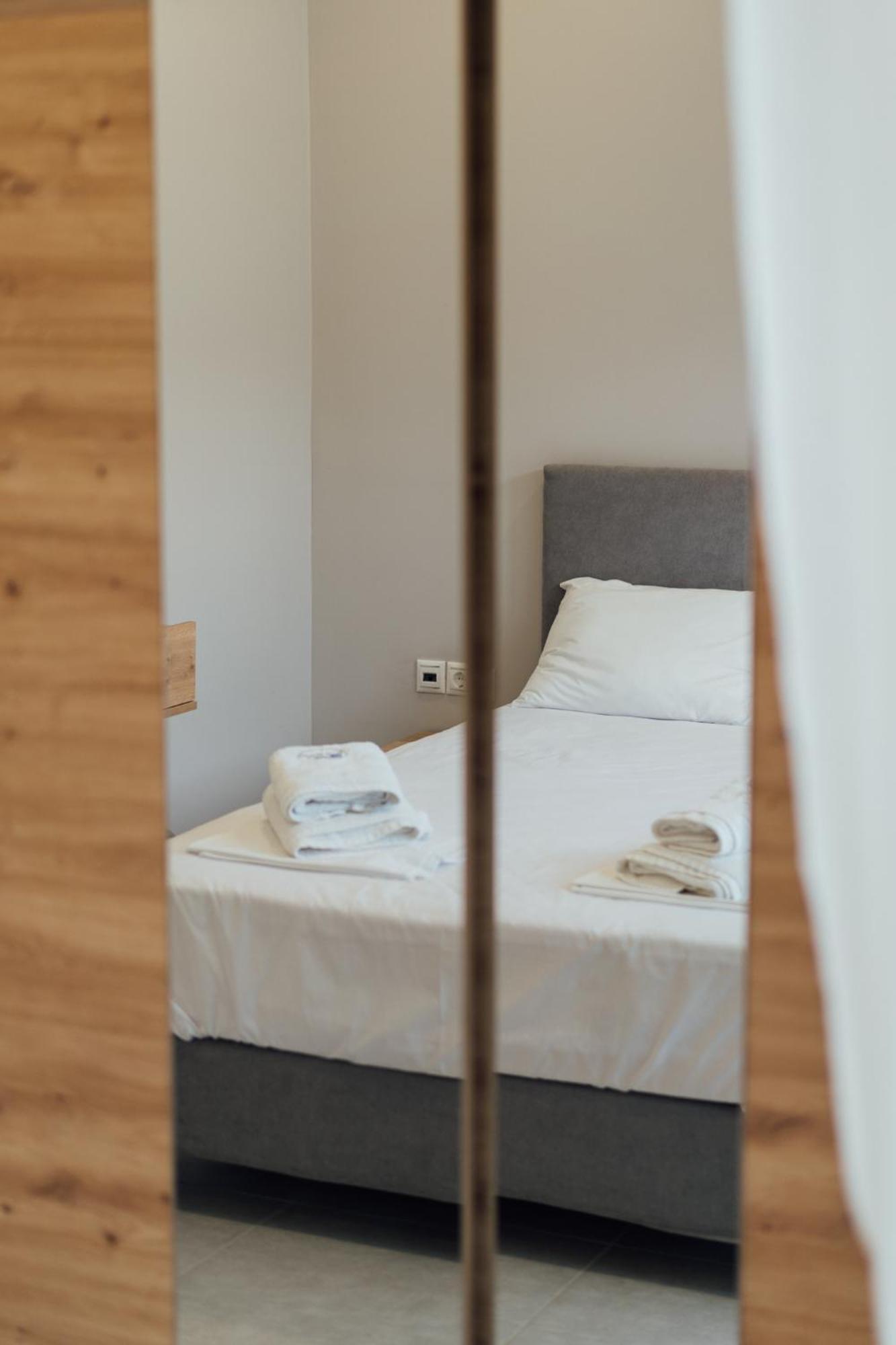Blue Waves Luxury Suites By The Sea Plomári Kültér fotó