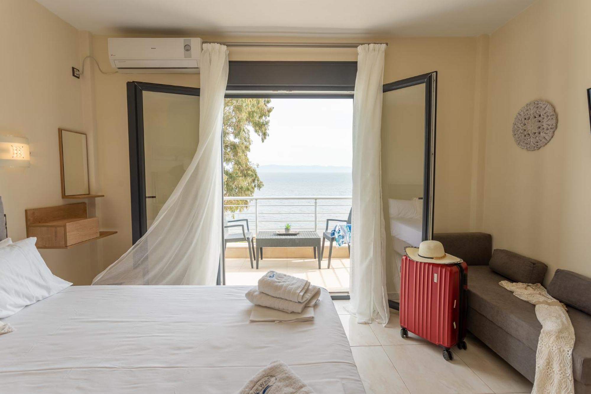 Blue Waves Luxury Suites By The Sea Plomári Kültér fotó