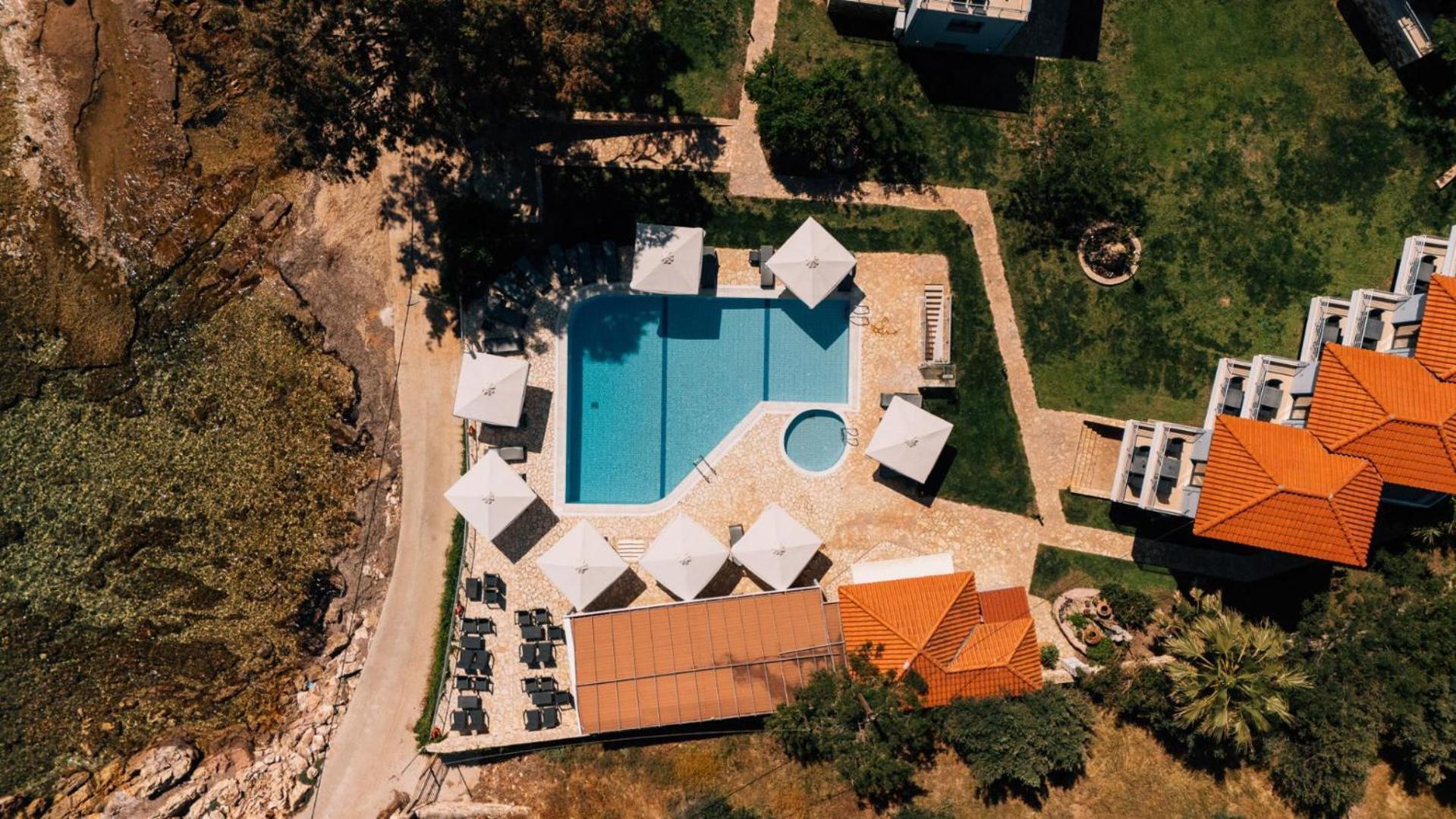 Blue Waves Luxury Suites By The Sea Plomári Kültér fotó